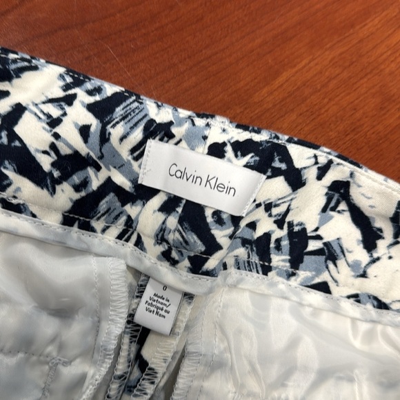 Calvin Klein shorts size 0 // 072608 - Picture 2 of 2